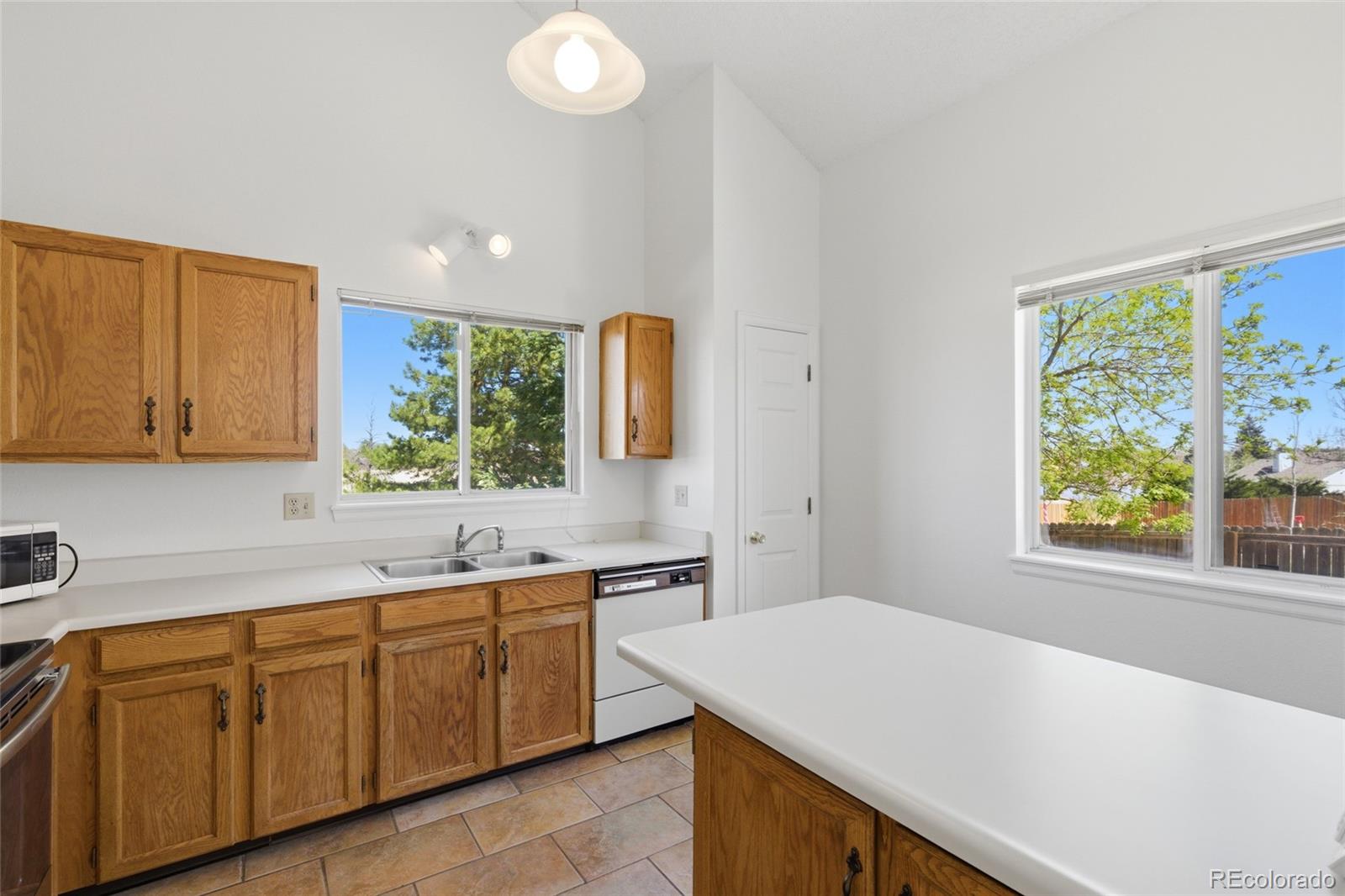 MLS Image #14 for 14777 e ohio avenue,aurora, Colorado