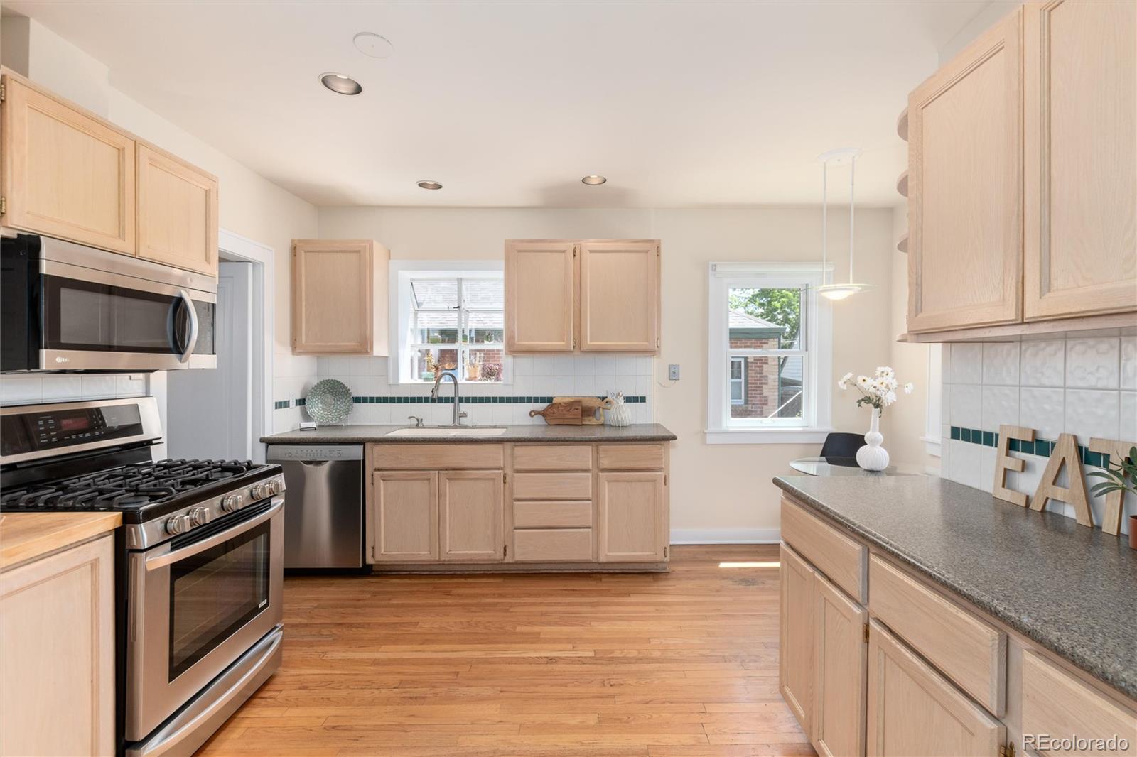 MLS Image #10 for 1567  ivanhoe street,denver, Colorado