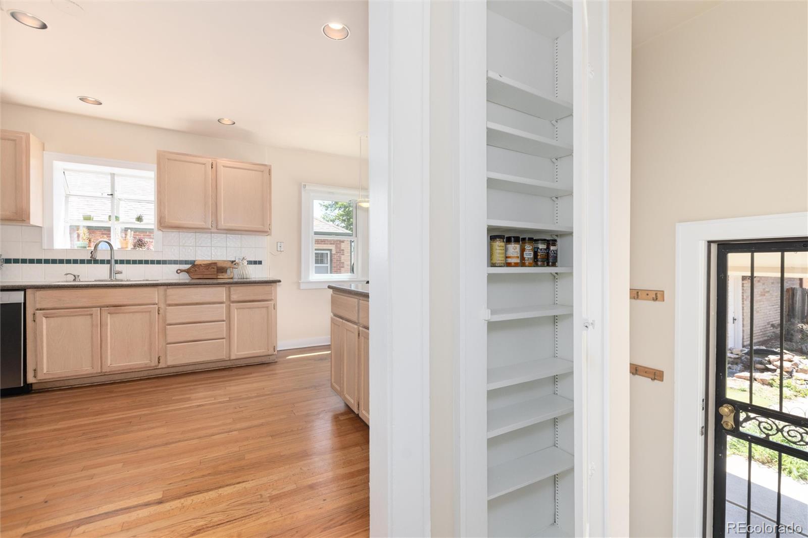 MLS Image #14 for 1567  ivanhoe street,denver, Colorado