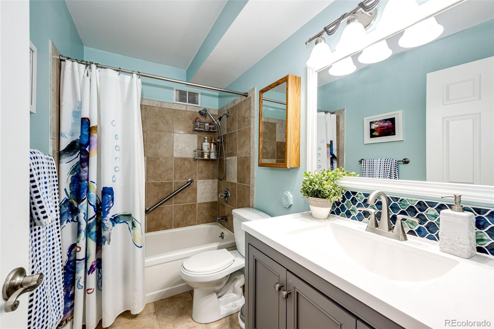 MLS Image #13 for 635 s alton way,denver, Colorado