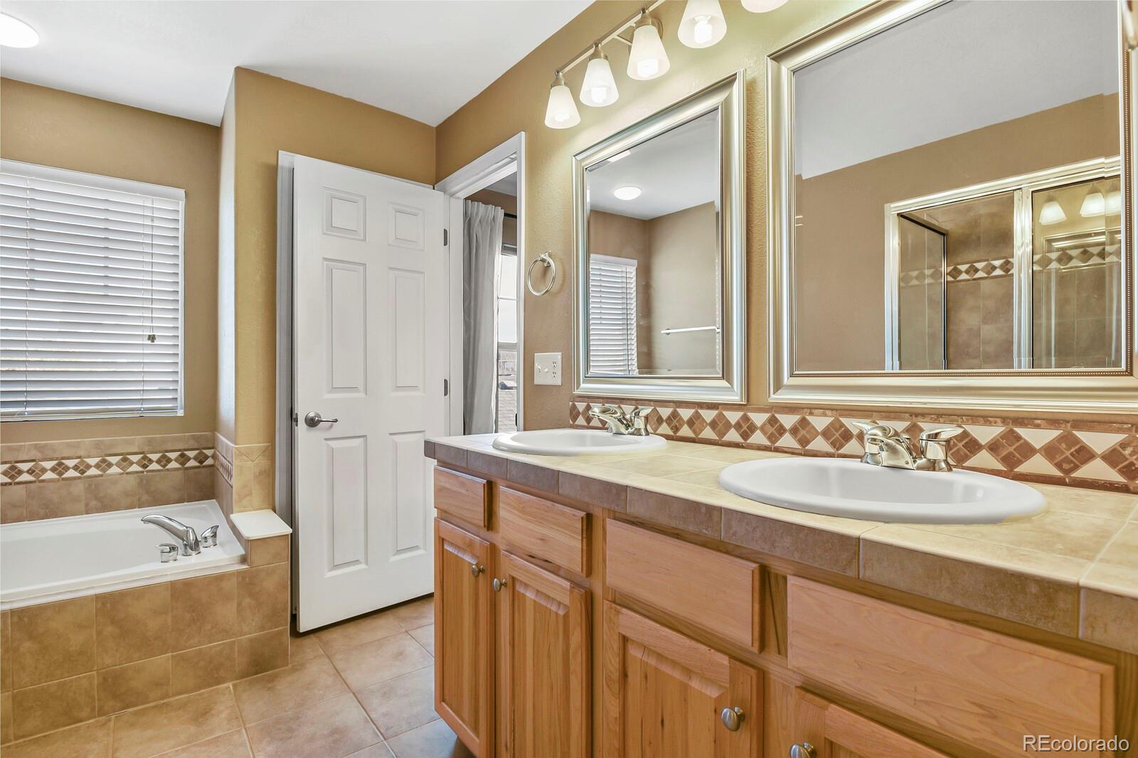 MLS Image #10 for 22716 e ottawa place,aurora, Colorado