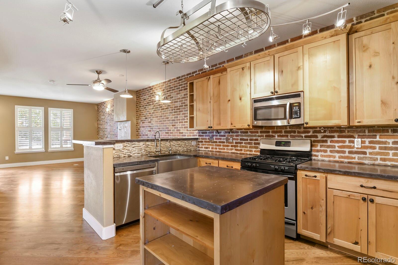 MLS Image #3 for 22716 e ottawa place,aurora, Colorado