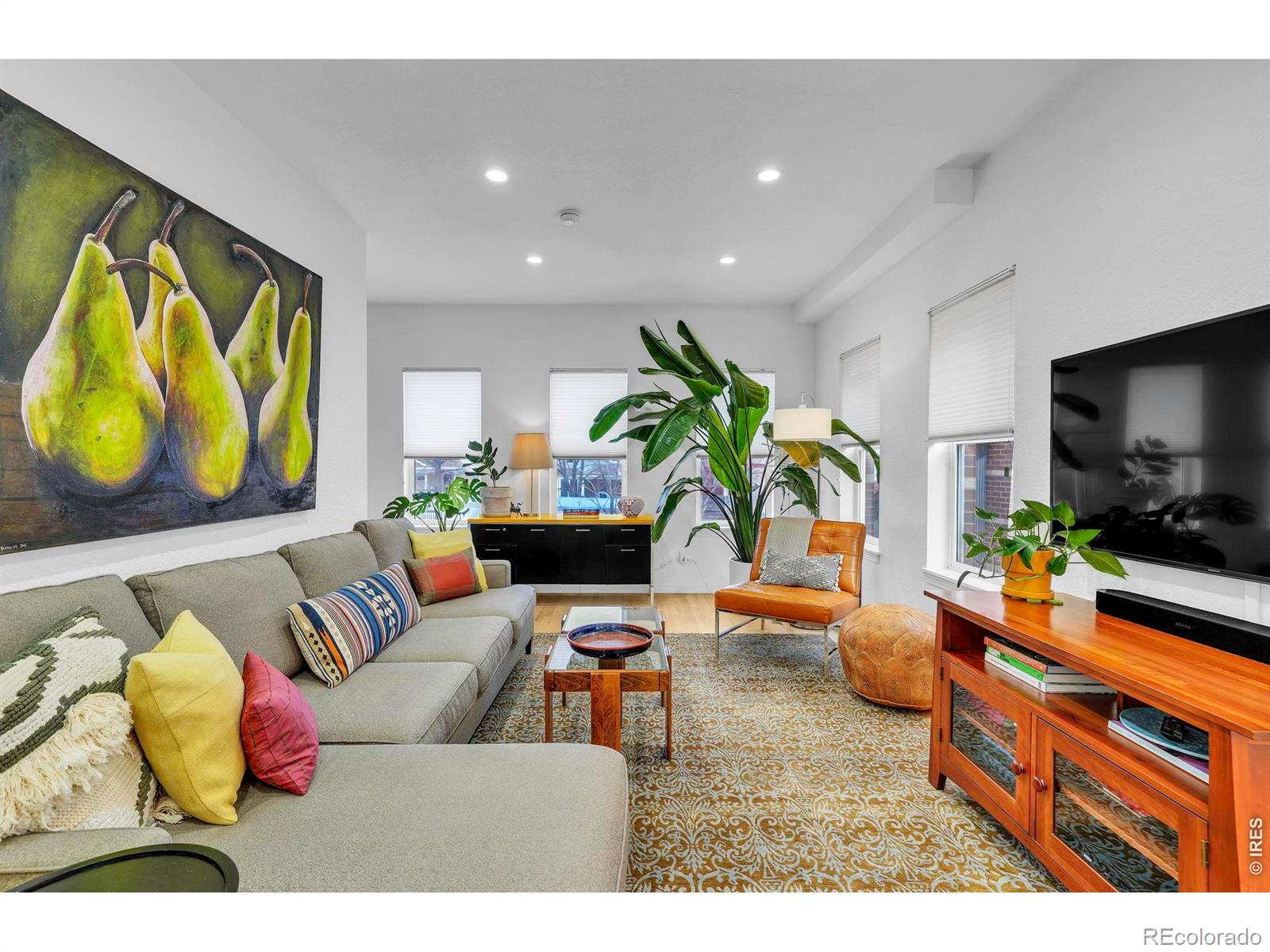 MLS Image #11 for 2040  pearl street,boulder, Colorado