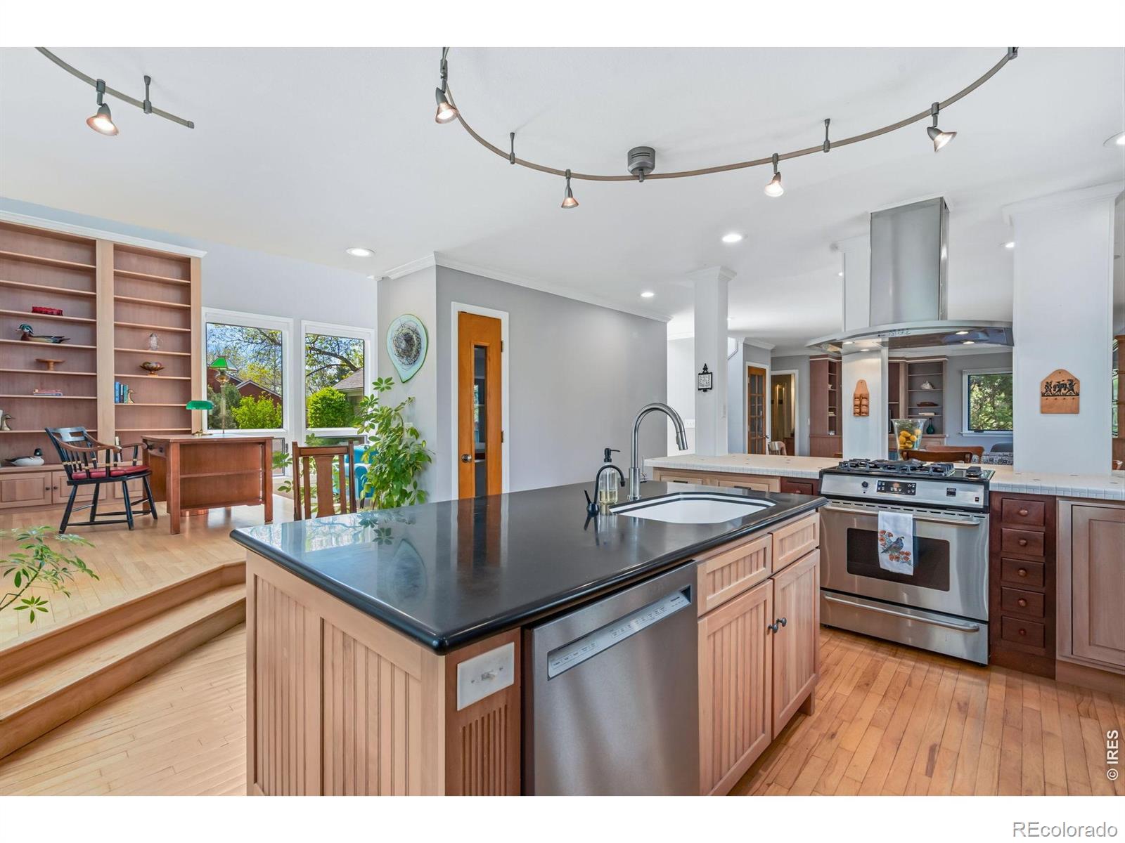 MLS Image #20 for 516  spring canyon court,fort collins, Colorado