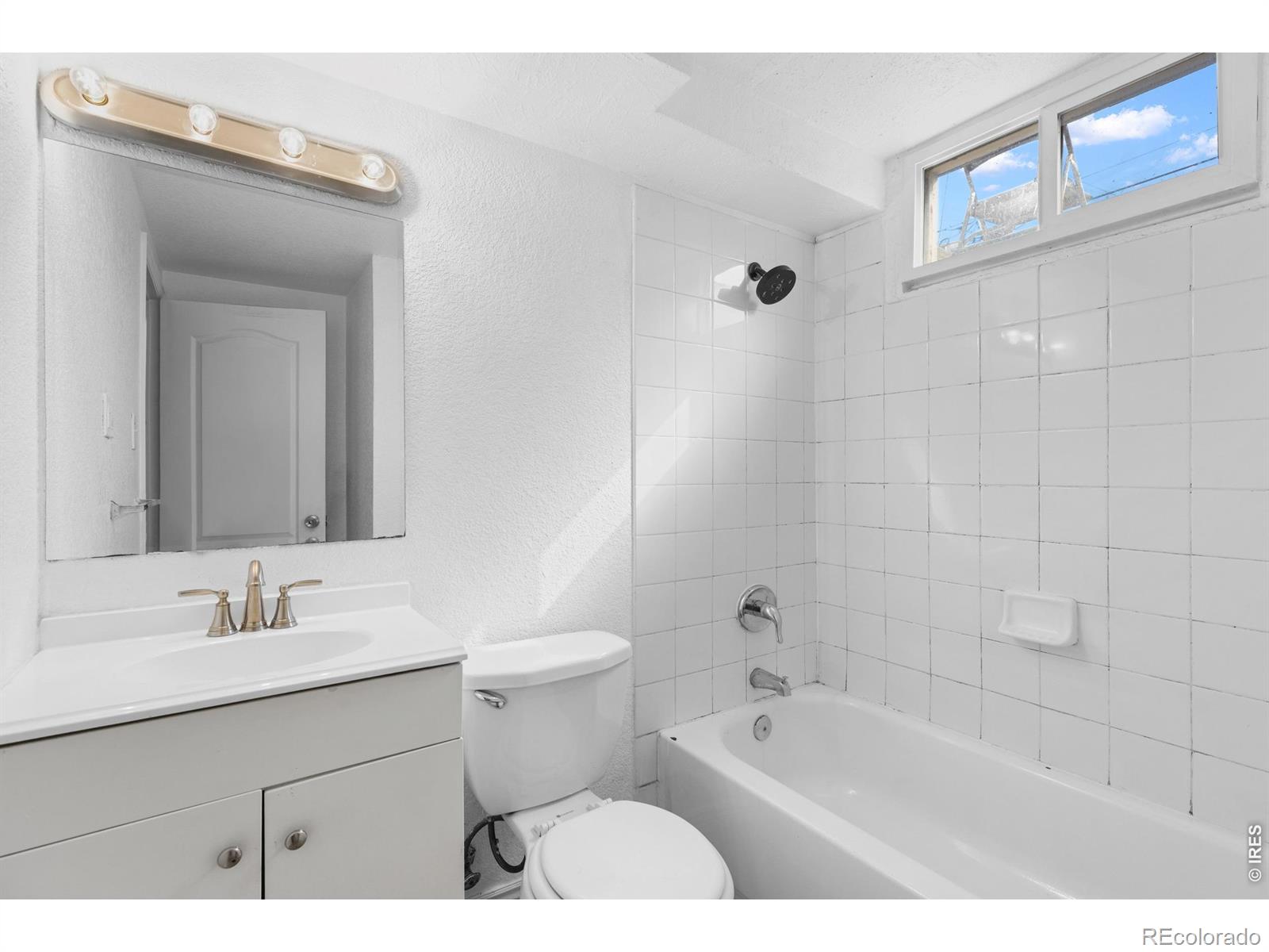 MLS Image #11 for 840 s stuart street,denver, Colorado