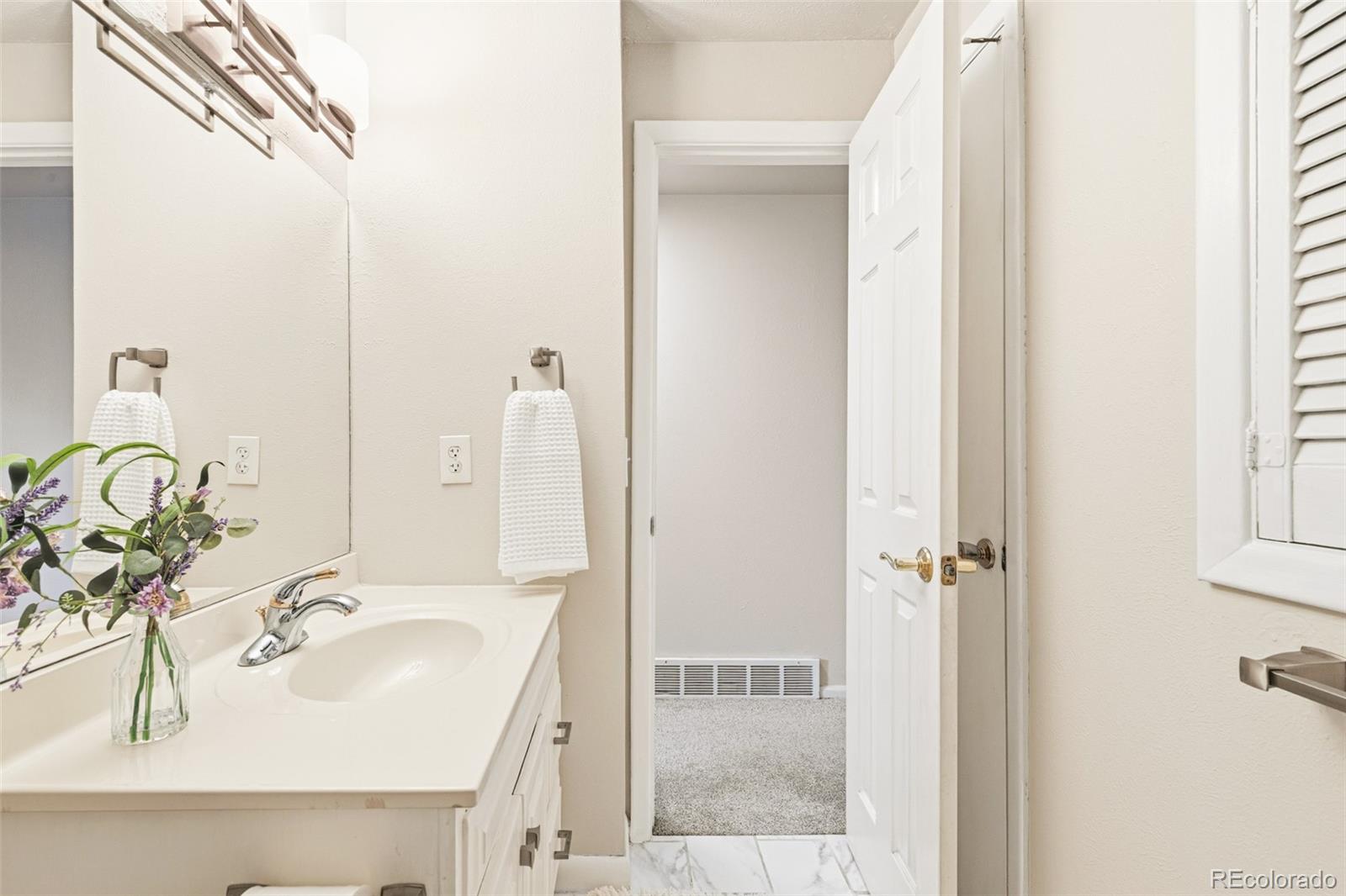 MLS Image #19 for 7351 s clermont drive,centennial, Colorado