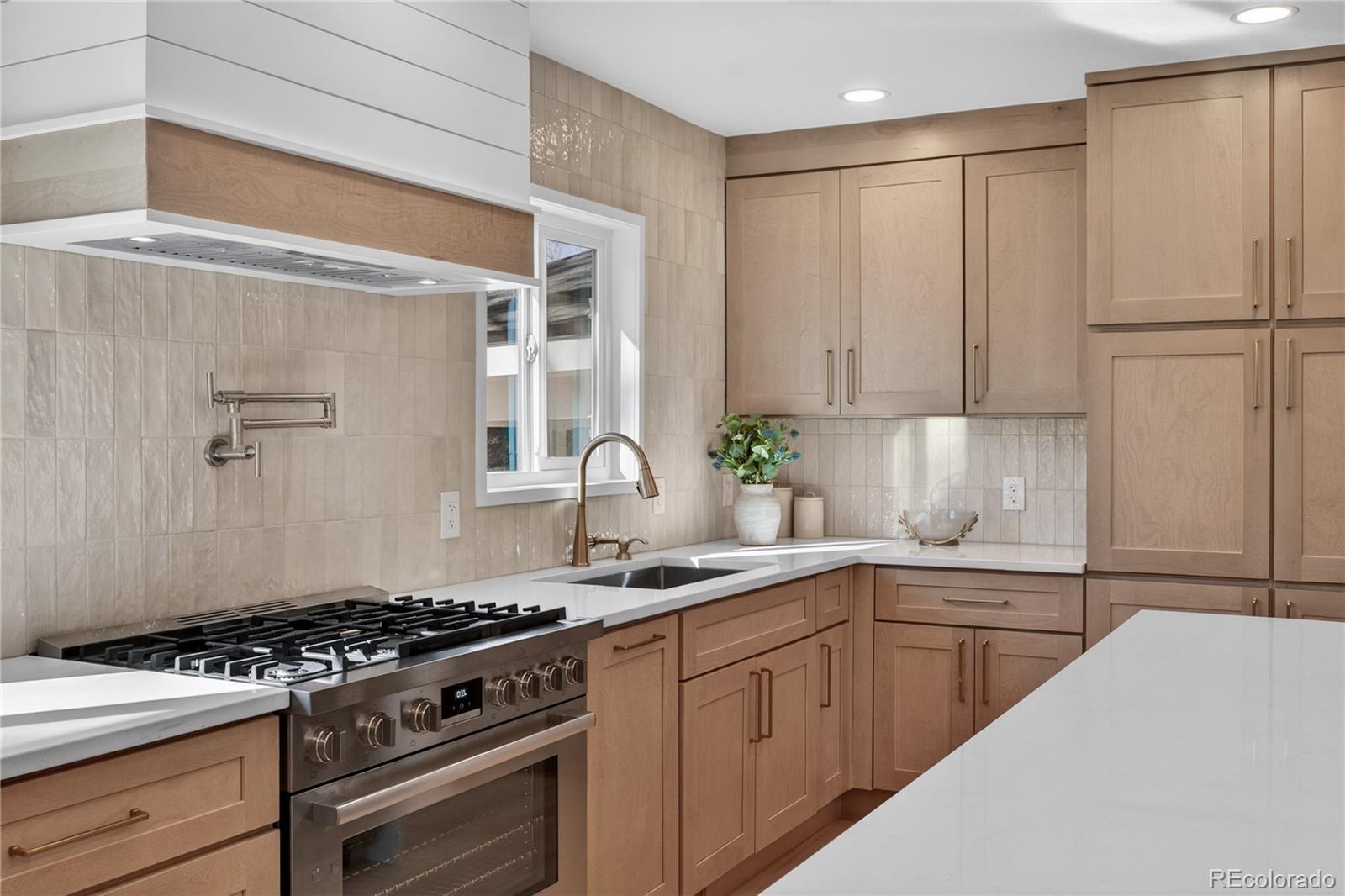 MLS Image #15 for 2595 s leyden street,denver, Colorado