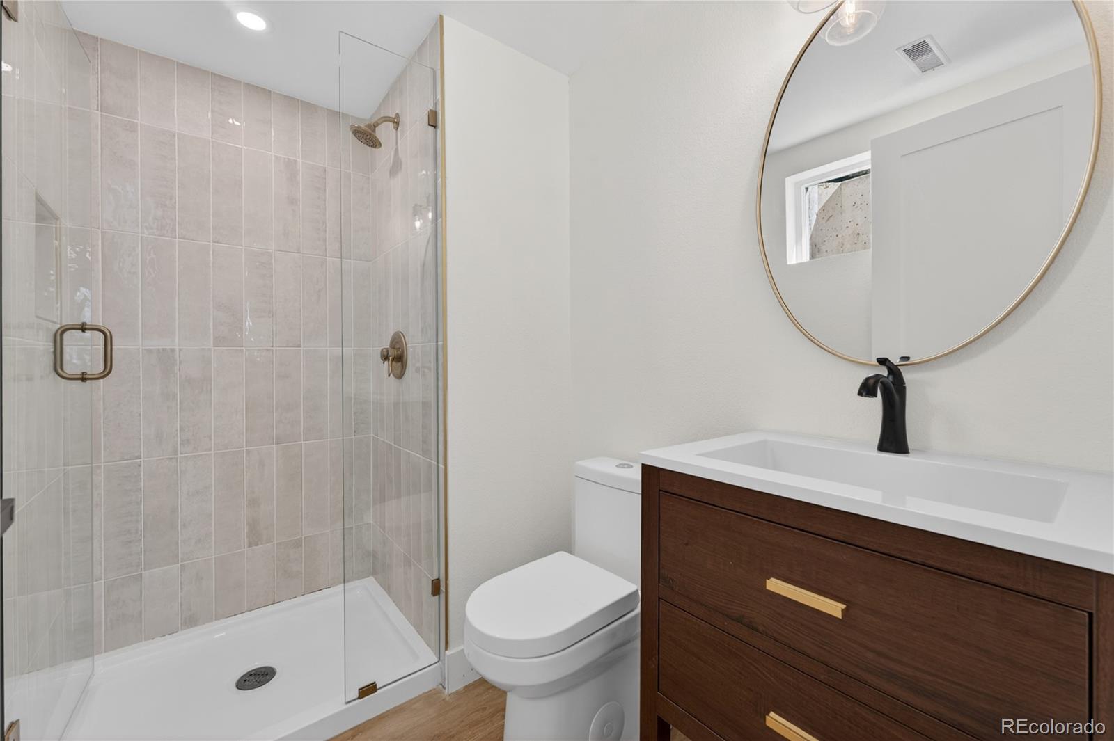 MLS Image #38 for 2595 s leyden street,denver, Colorado