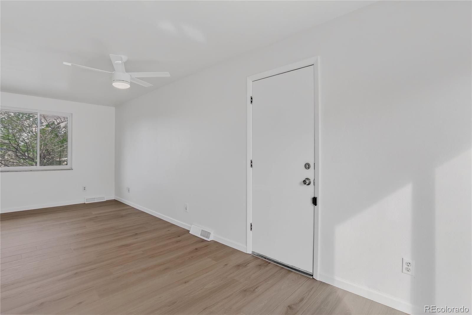 MLS Image #9 for 4560 e lake circle,centennial, Colorado