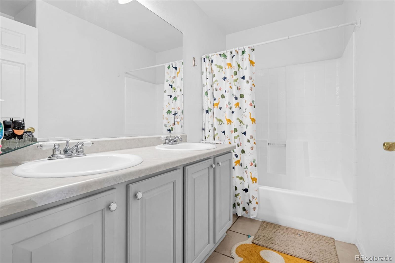 MLS Image #14 for 19531 e 40th place,denver, Colorado