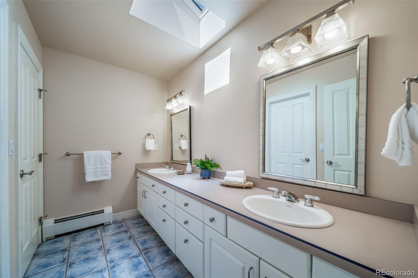 MLS Image #39 for 50 s clermont street,denver, Colorado