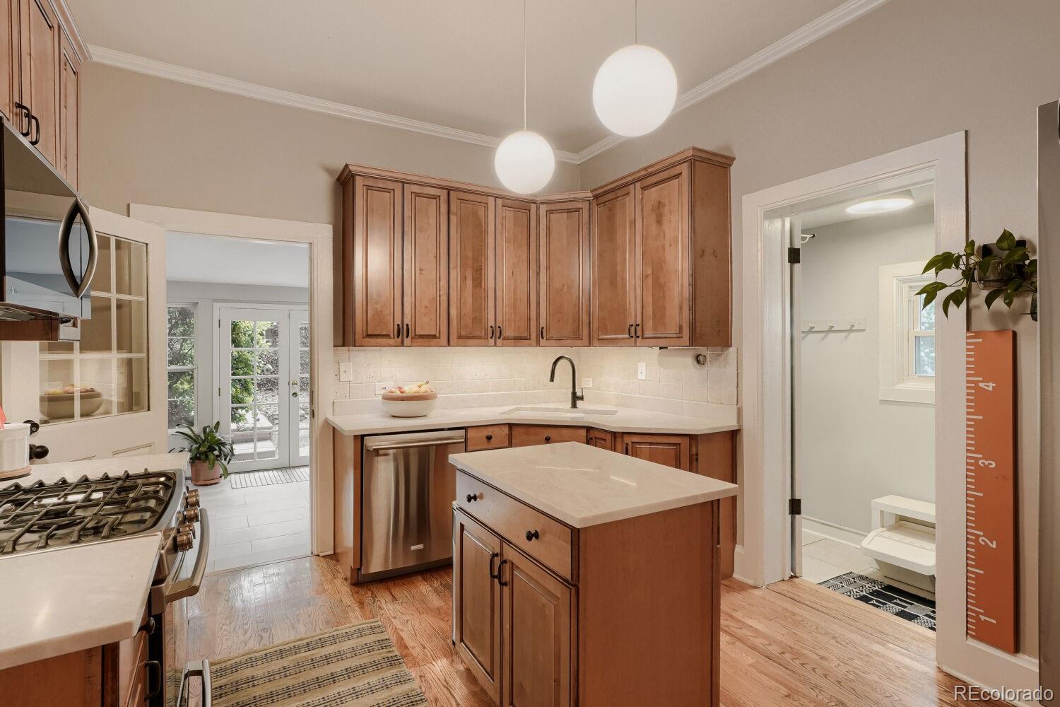 MLS Image #8 for 316 s high street,denver, Colorado