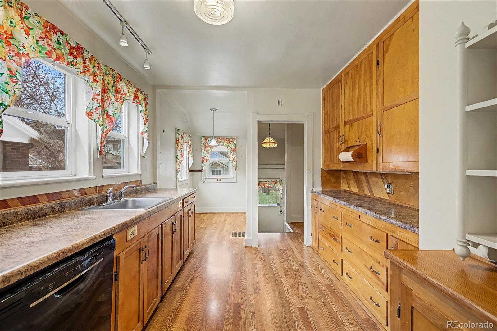 MLS Image #11 for 617 s vine street,denver, Colorado