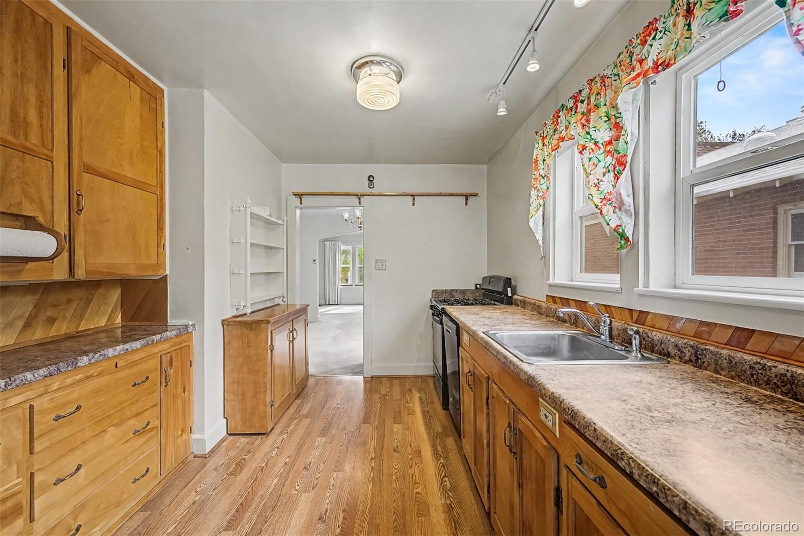 MLS Image #13 for 617 s vine street,denver, Colorado