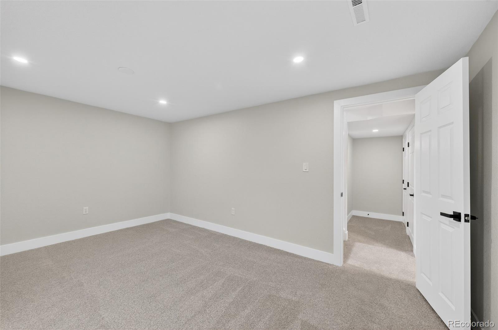 MLS Image #20 for 150 e 49th avenue,denver, Colorado