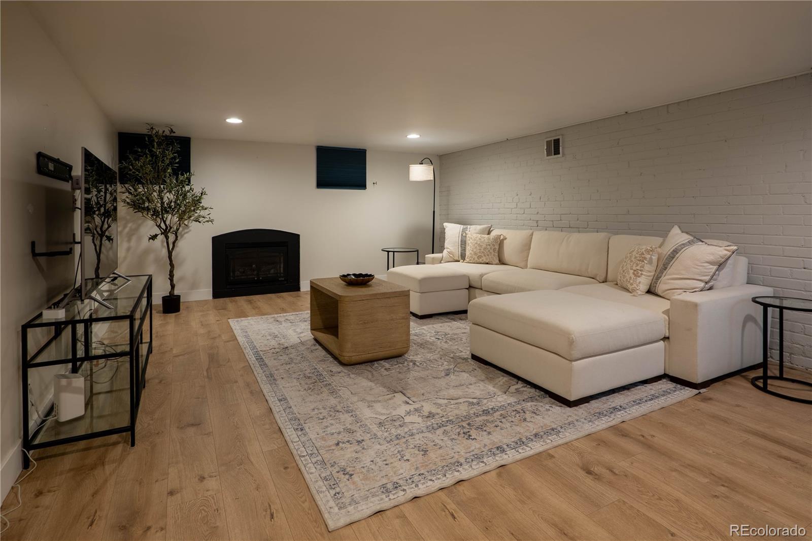 MLS Image #11 for 963  jackson street,denver, Colorado