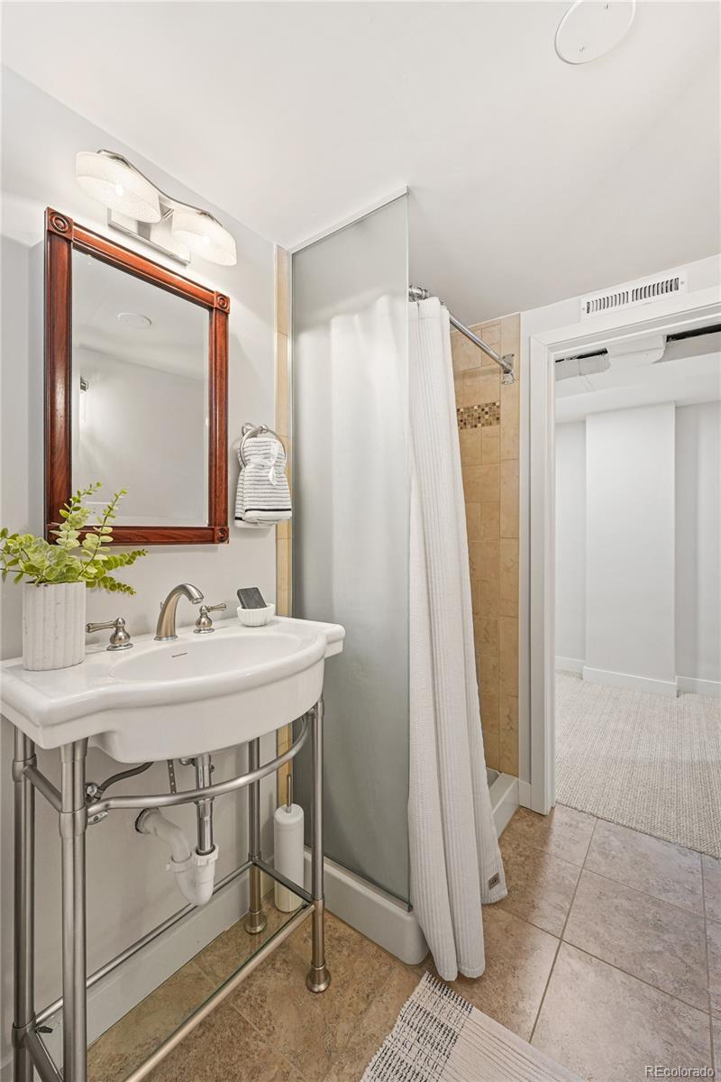 MLS Image #18 for 1375  birch street,denver, Colorado