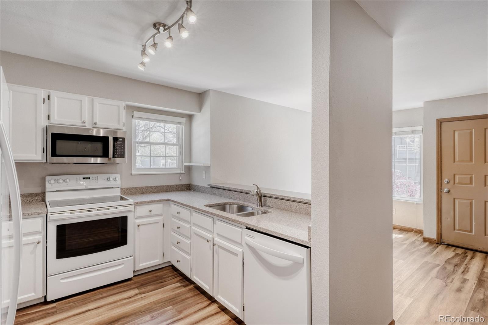 MLS Image #6 for 11147 w 17th avenue,lakewood, Colorado
