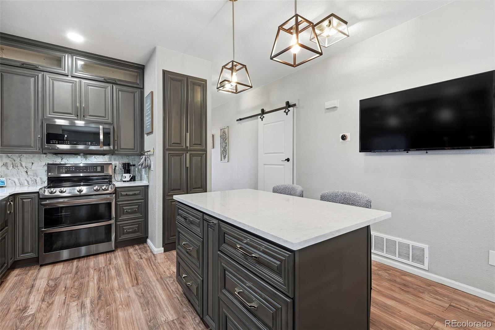 MLS Image #20 for 20982 e 40th place,denver, Colorado