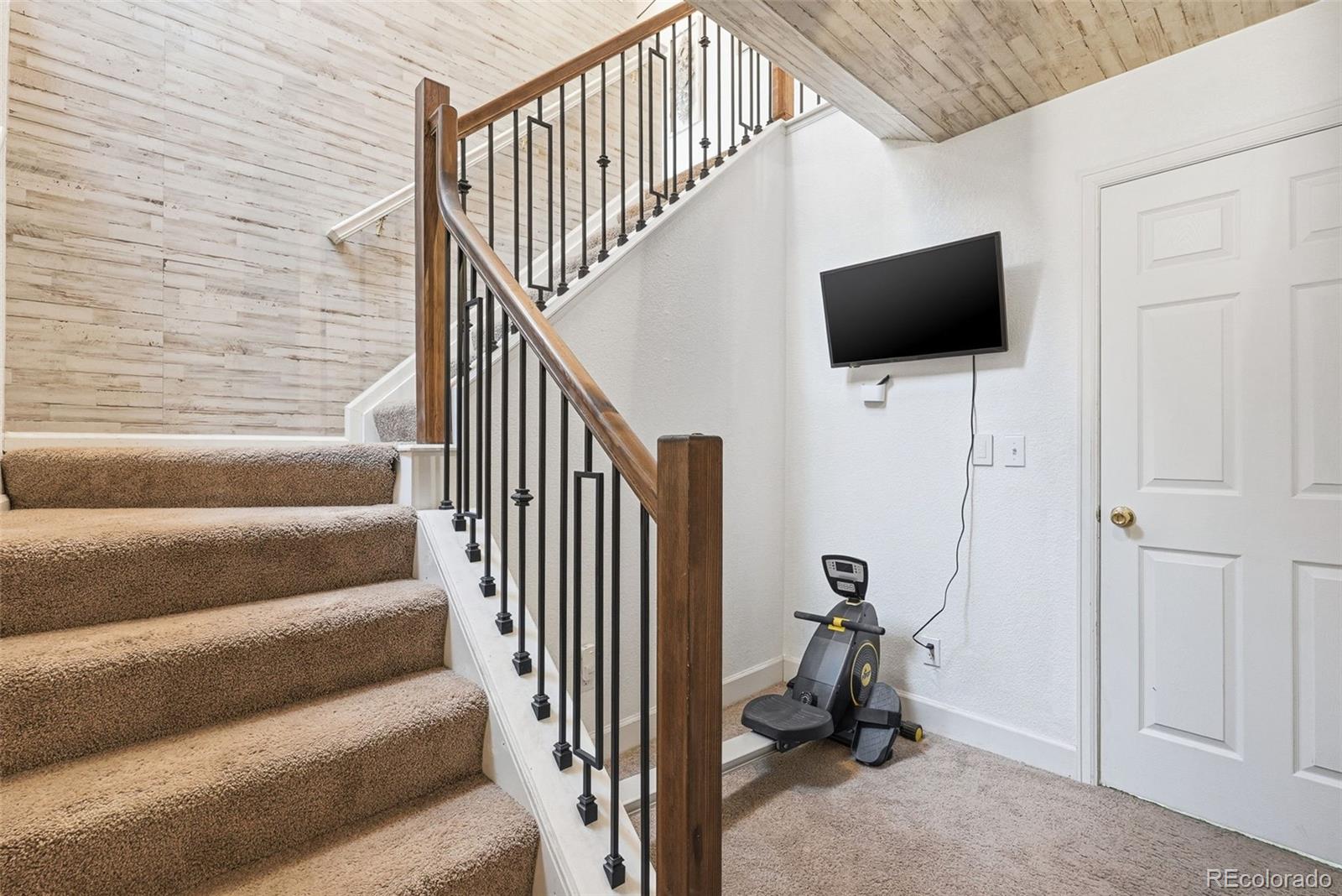 MLS Image #28 for 20982 e 40th place,denver, Colorado