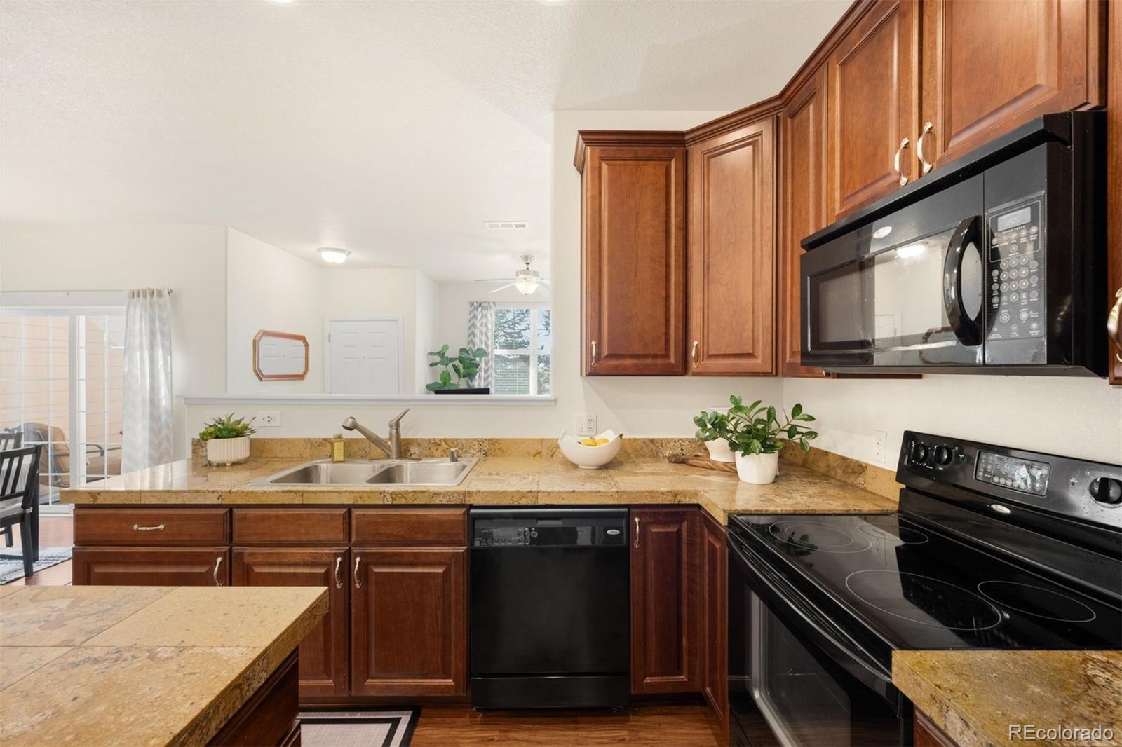 MLS Image #3 for 3652 s perth circle,aurora, Colorado
