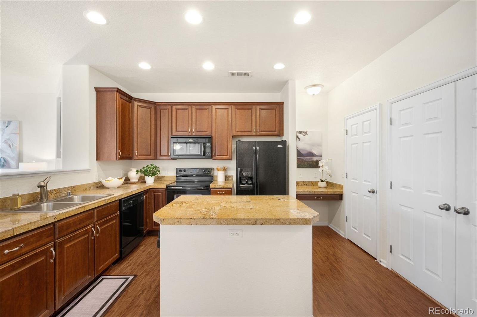 MLS Image #8 for 3652 s perth circle,aurora, Colorado