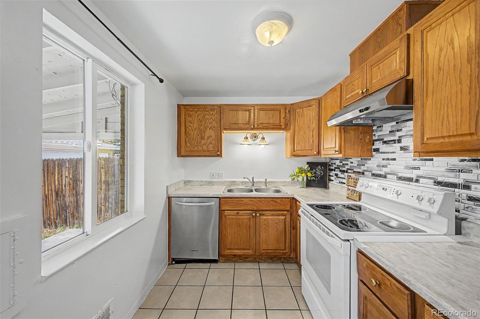 MLS Image #11 for 565  florence street,aurora, Colorado