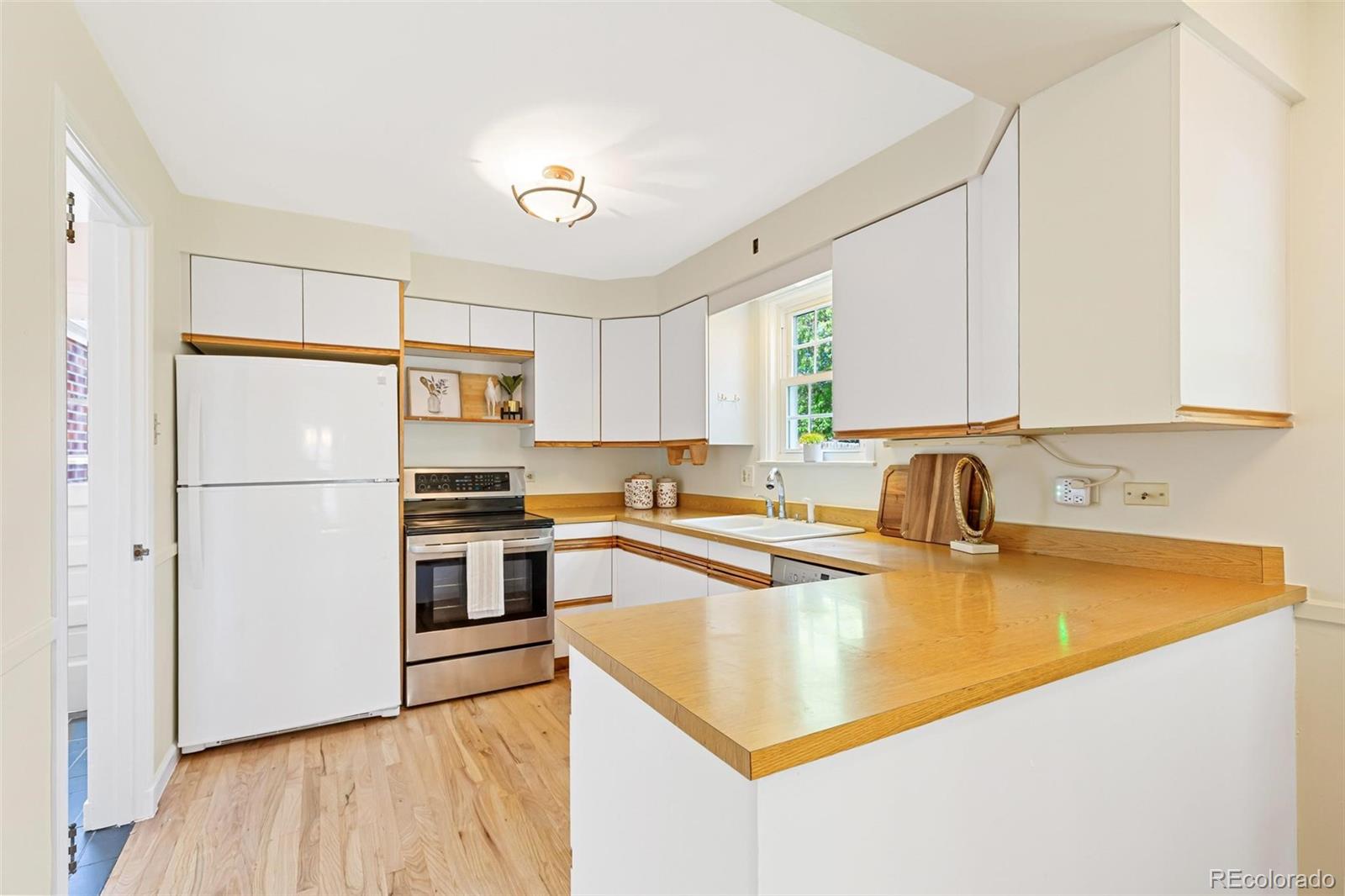 MLS Image #13 for 660  krameria street,denver, Colorado