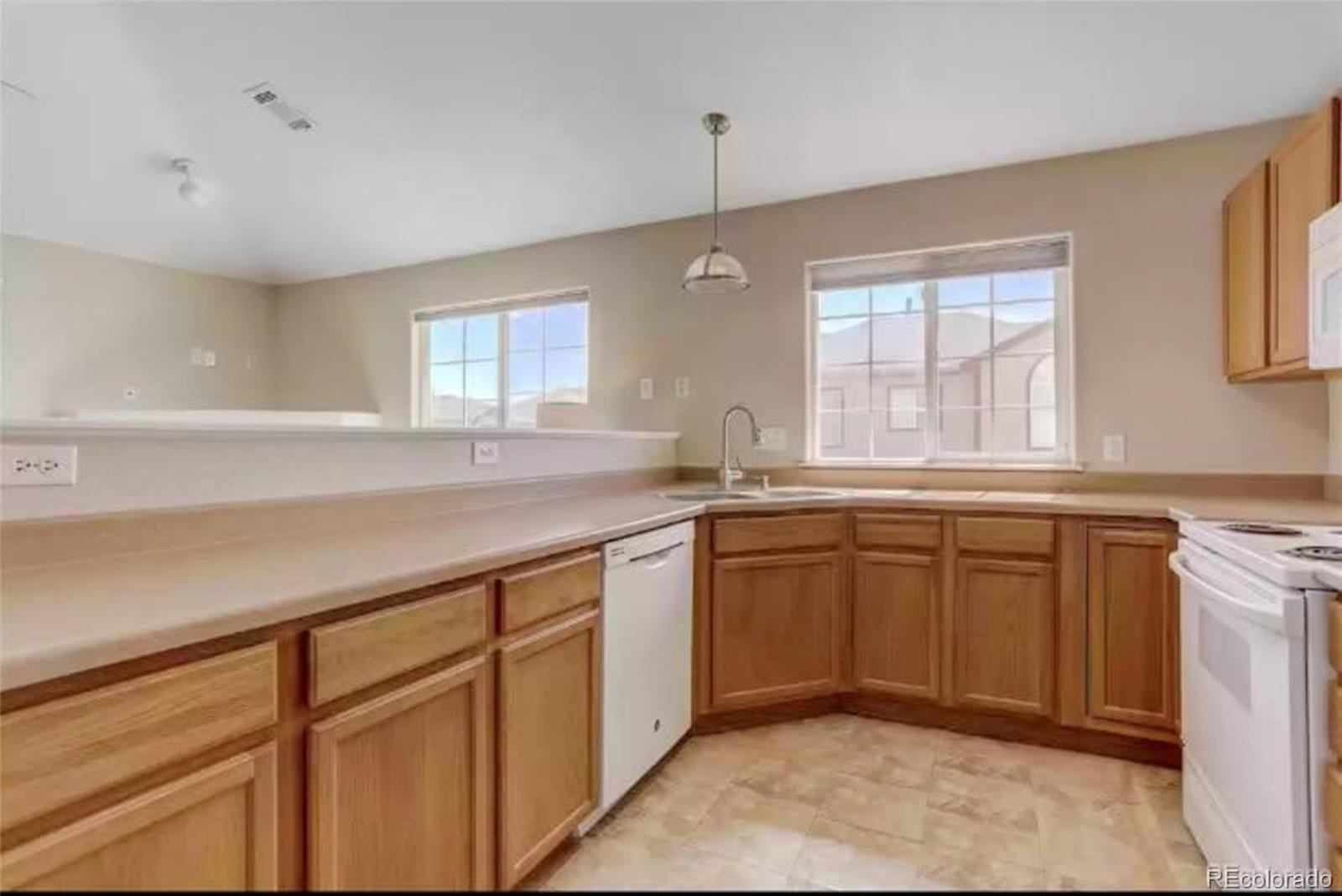 MLS Image #5 for 10381  cook way 206,thornton, Colorado