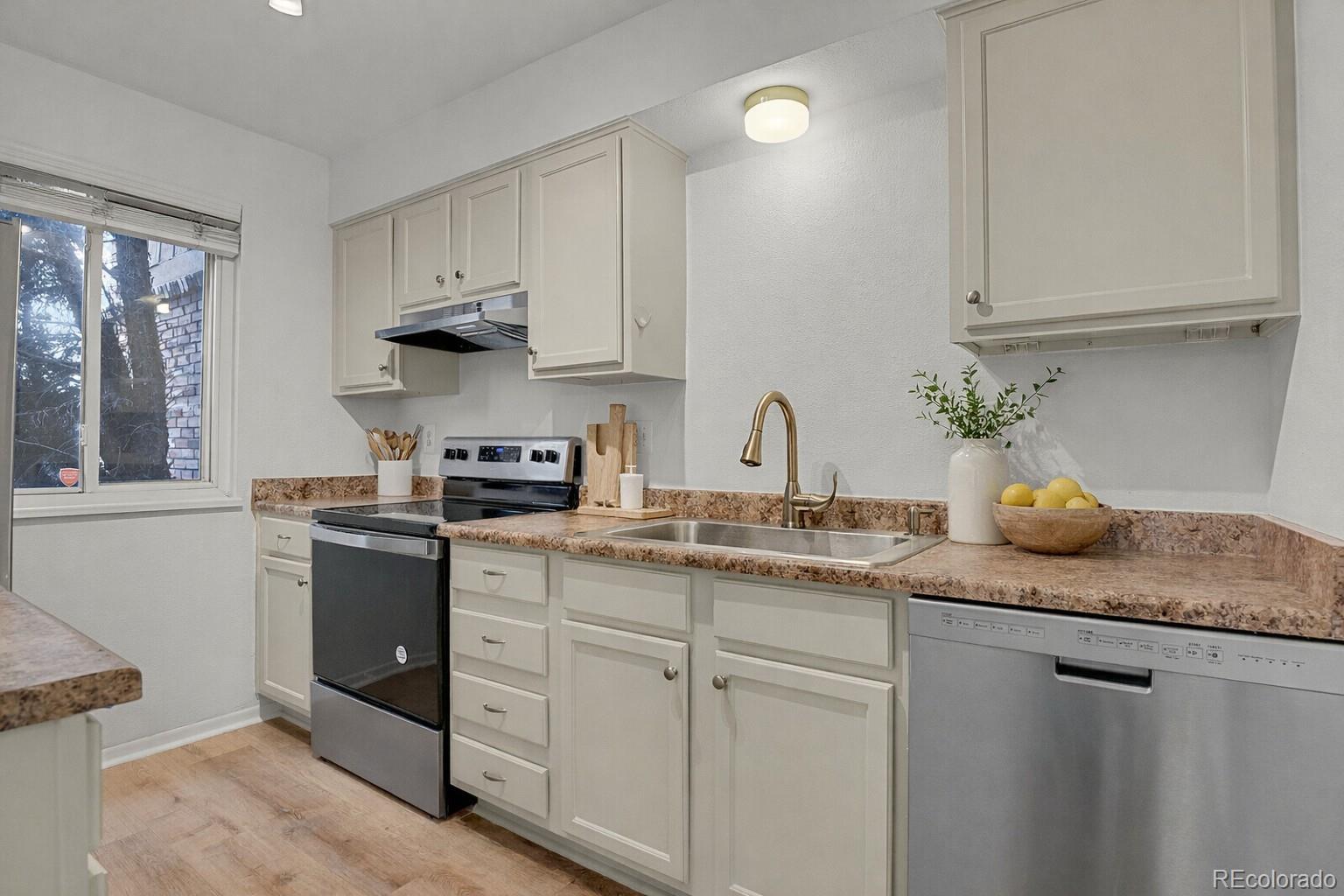 MLS Image #10 for 3855 s monaco street,denver, Colorado