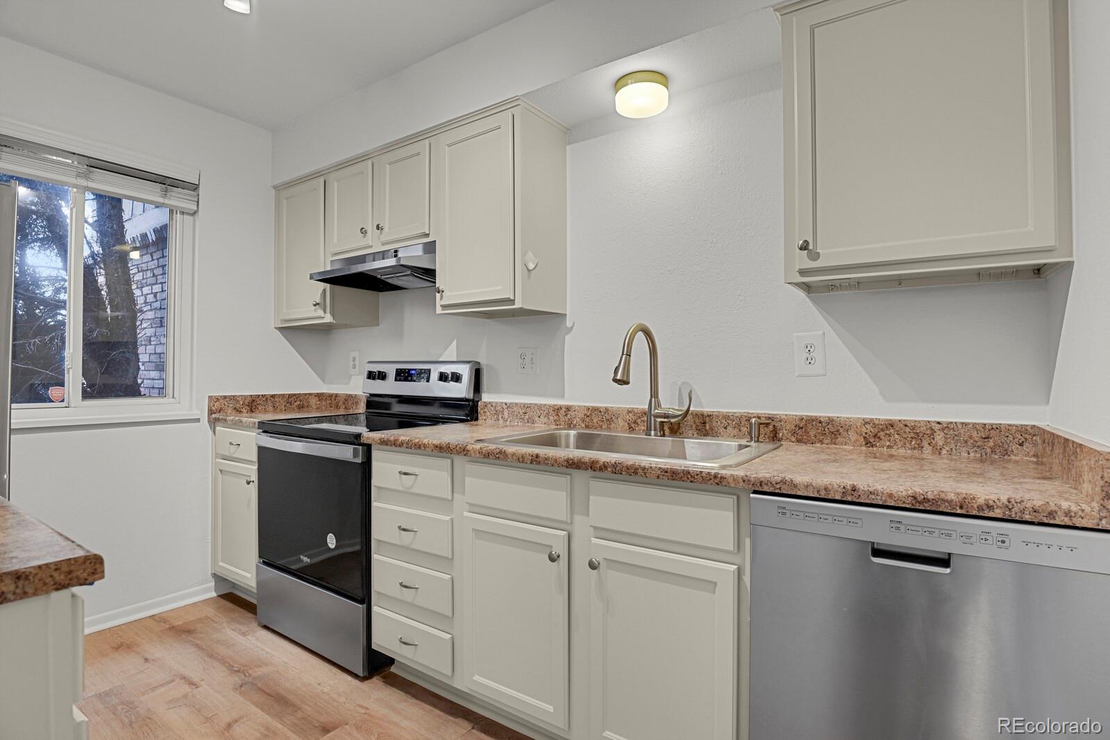 MLS Image #11 for 3855 s monaco street,denver, Colorado