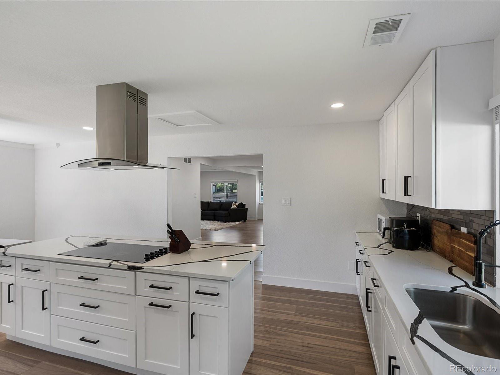 MLS Image #12 for 900  troy street,aurora, Colorado