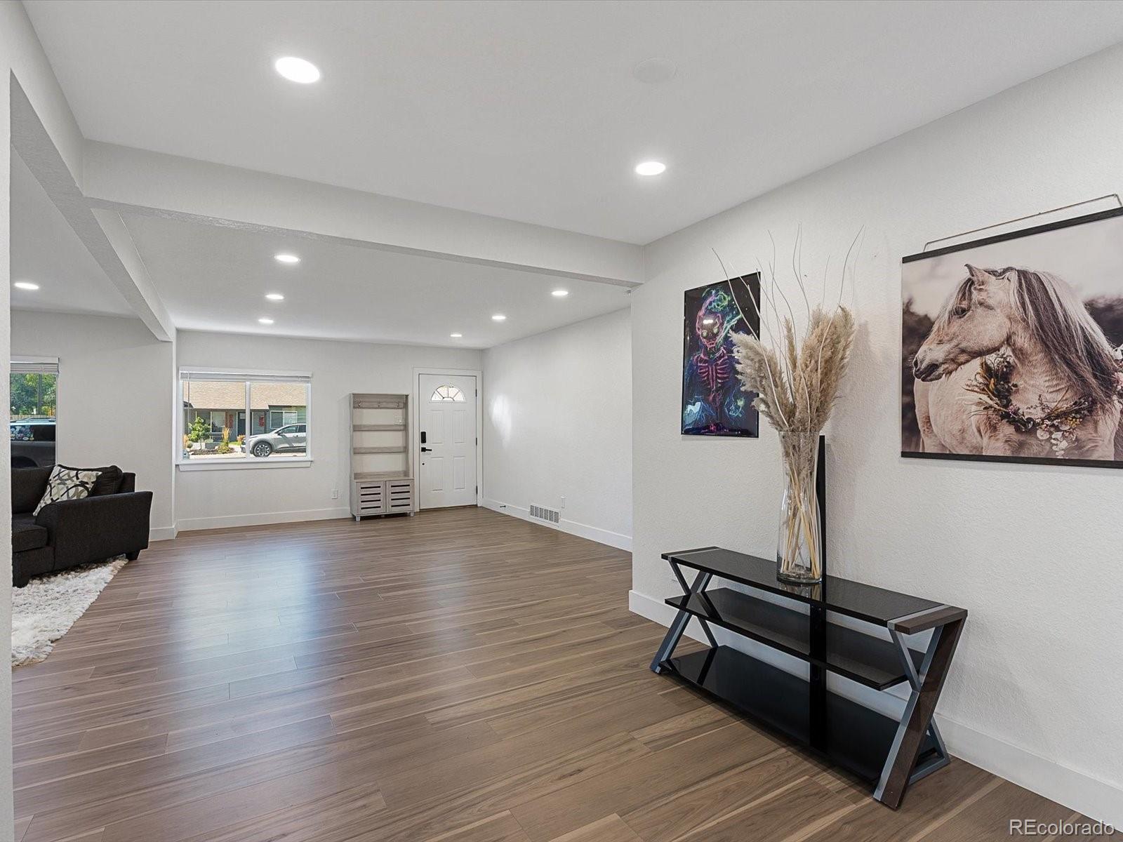 MLS Image #4 for 900  troy street,aurora, Colorado
