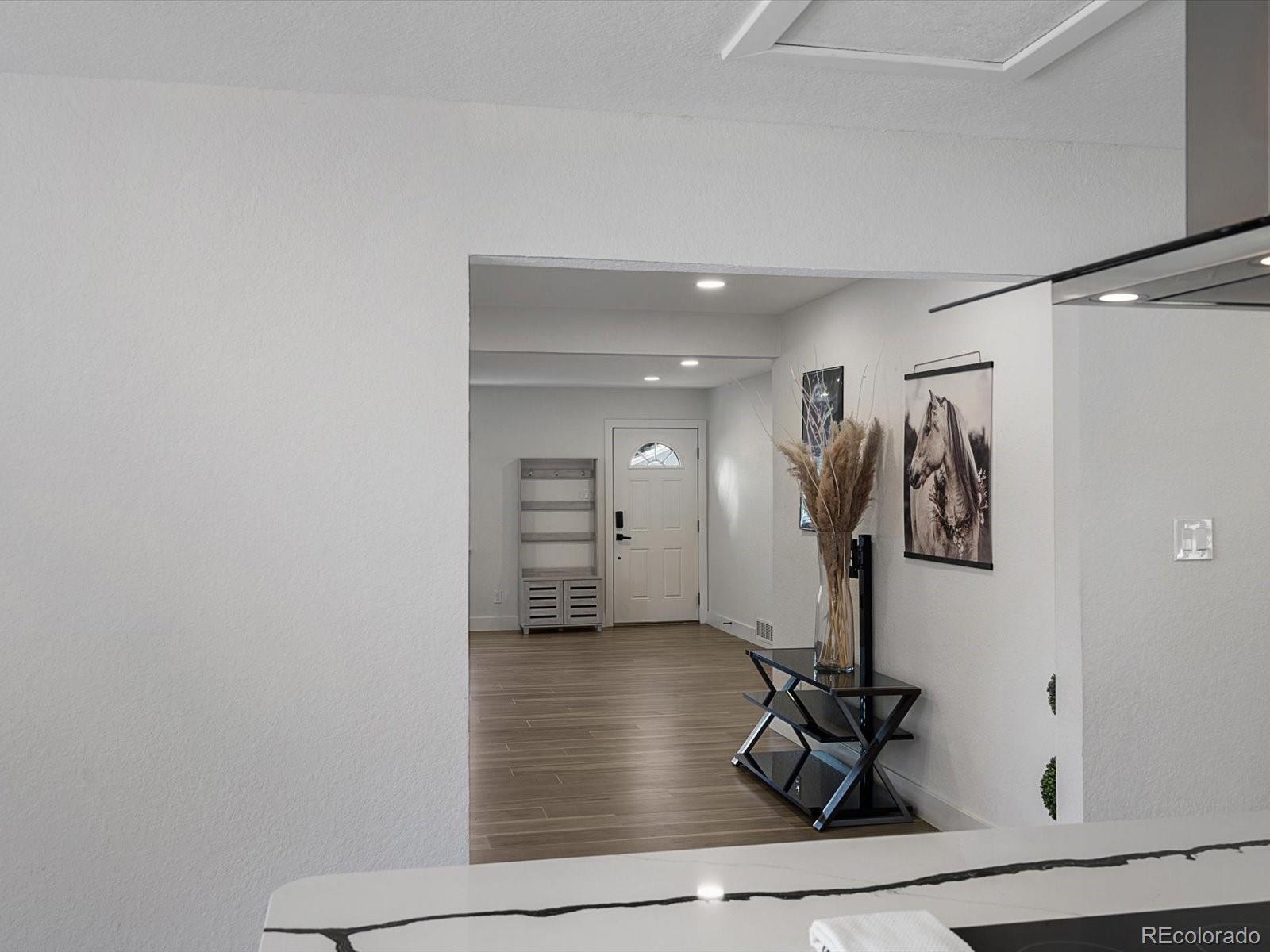 MLS Image #5 for 900  troy street,aurora, Colorado