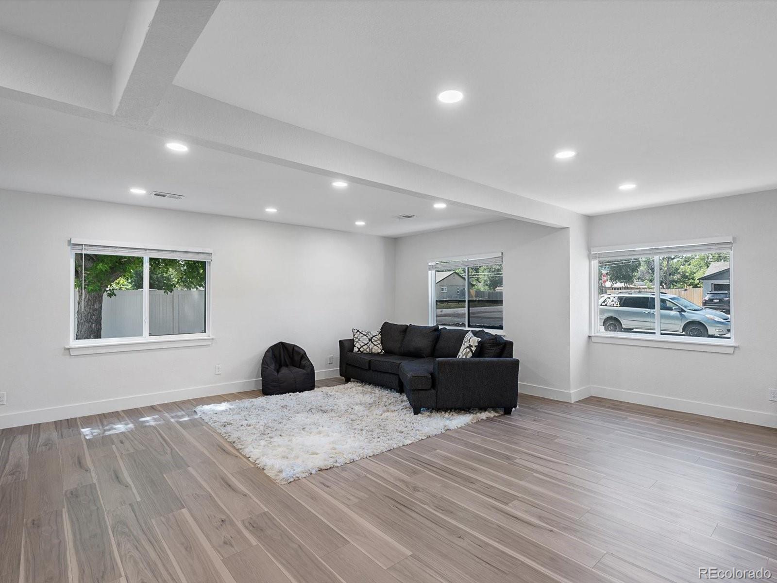 MLS Image #7 for 900  troy street,aurora, Colorado