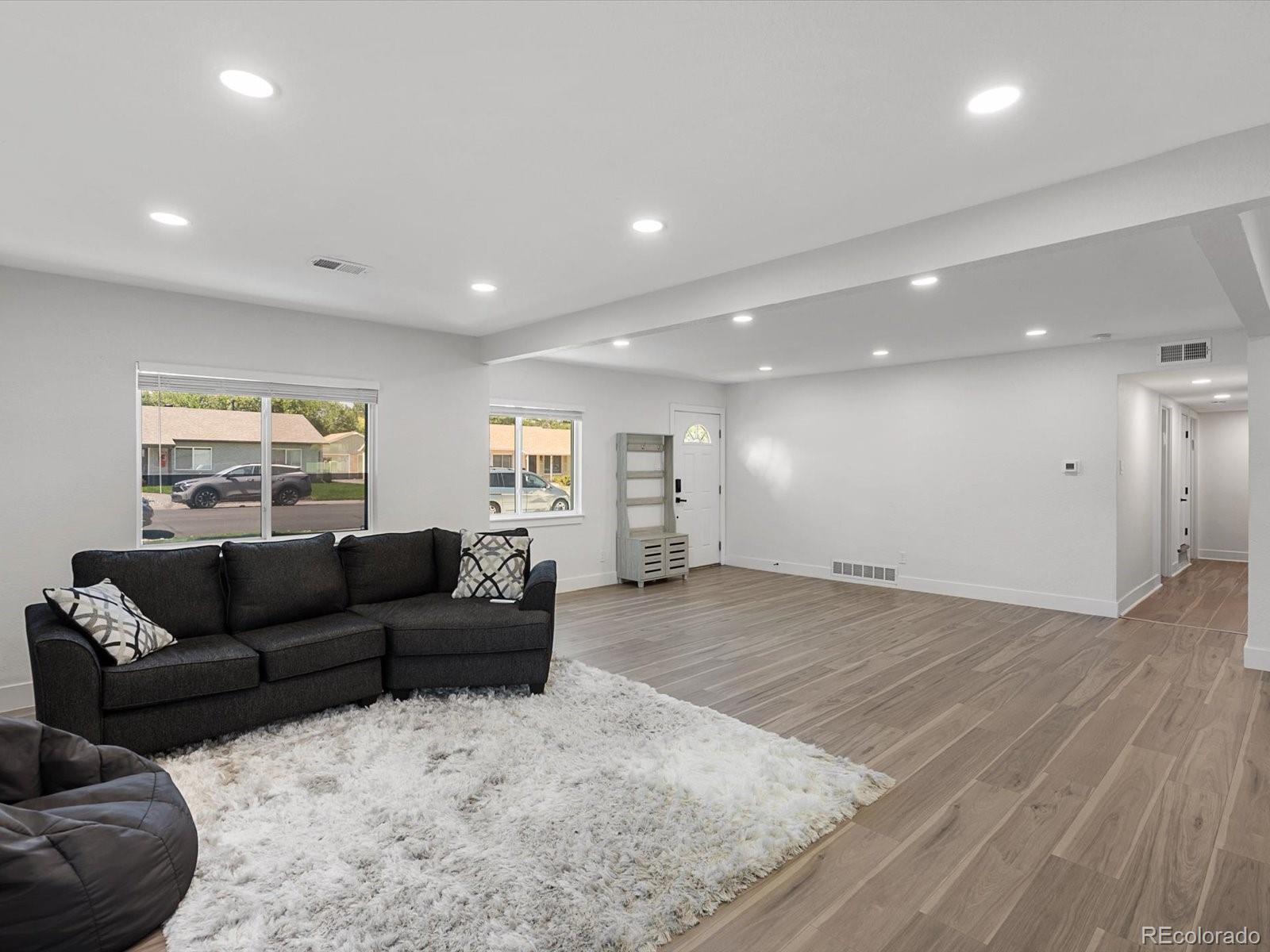 MLS Image #8 for 900  troy street,aurora, Colorado