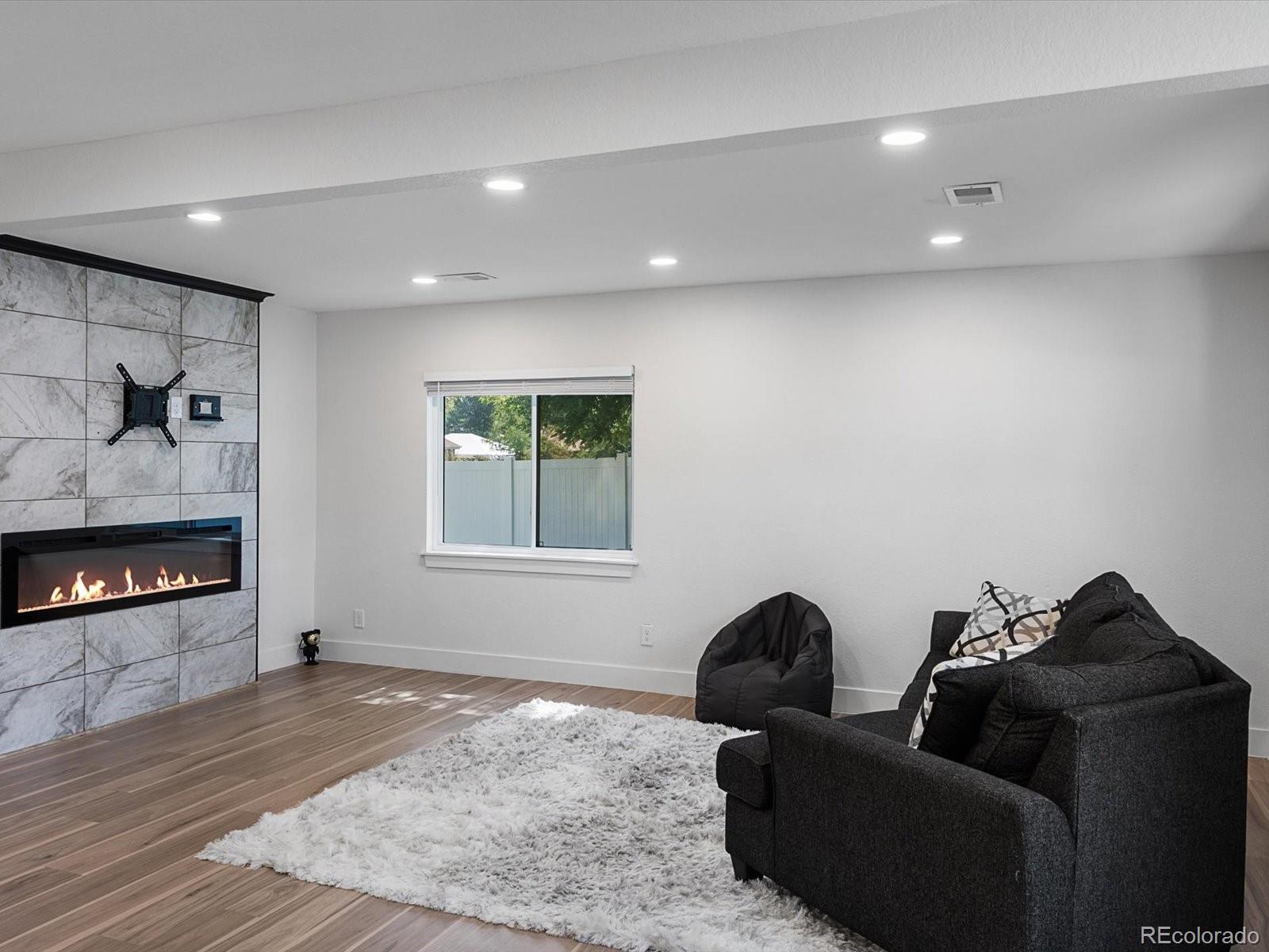 MLS Image #9 for 900  troy street,aurora, Colorado
