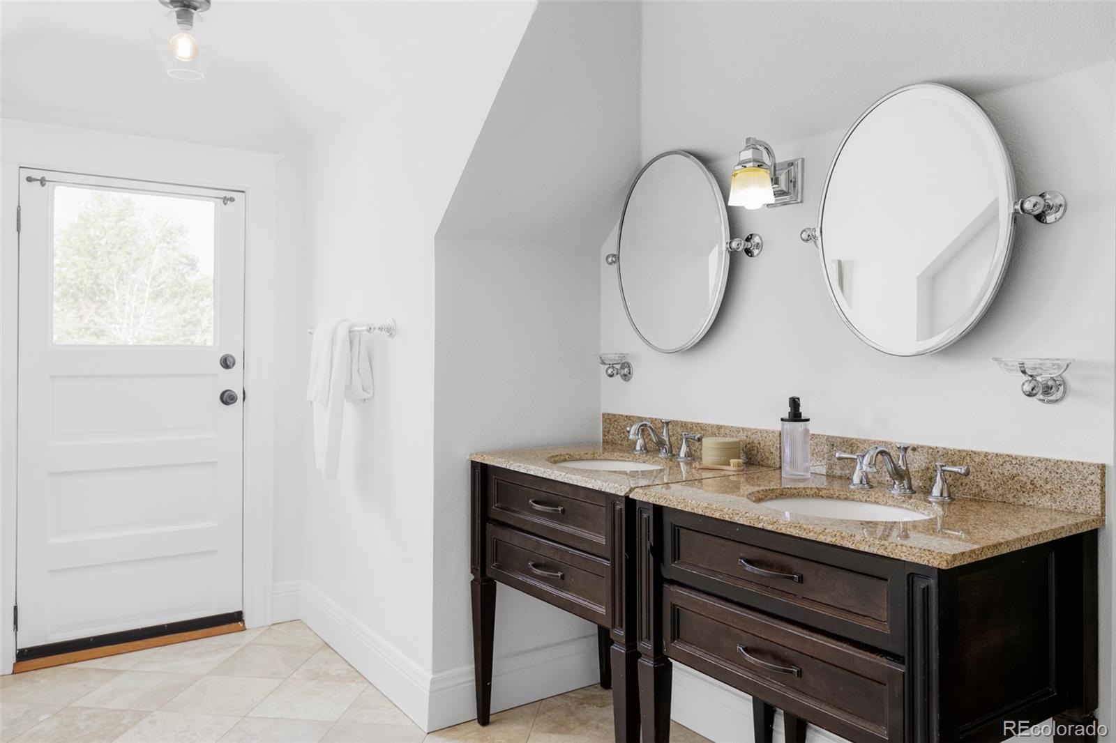 MLS Image #16 for 1457 s grant street,denver, Colorado