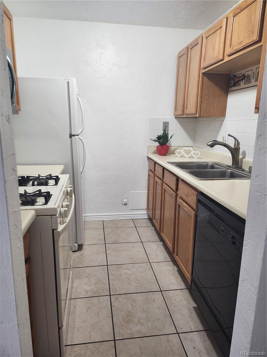 MLS Image #5 for 10722 e exposition avenue 117,aurora, Colorado