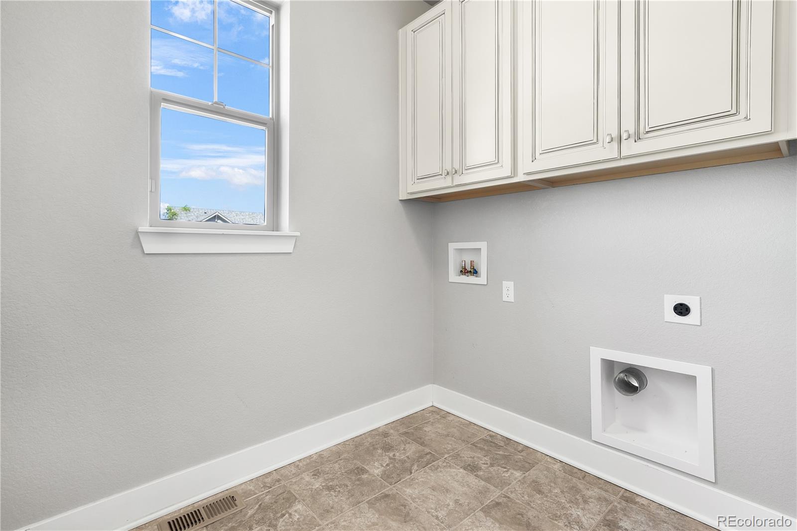 MLS Image #14 for 4944  wabash street,denver, Colorado