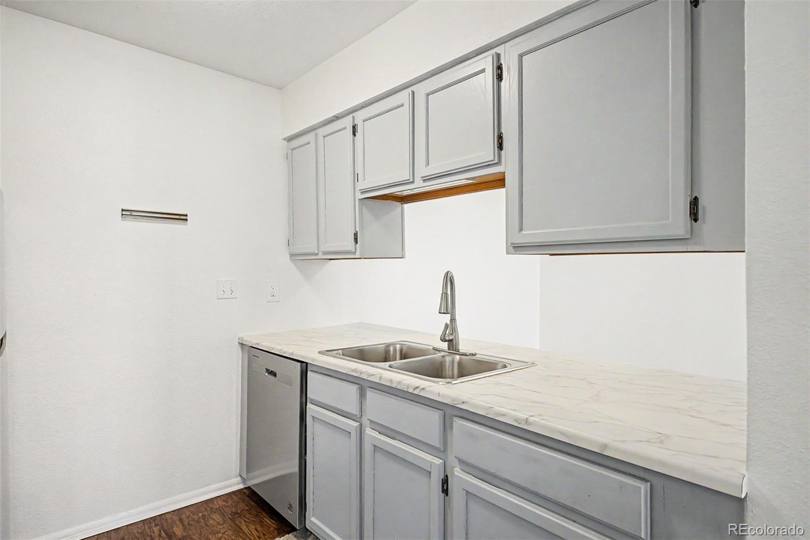 MLS Image #10 for 519  wright street 204,lakewood, Colorado