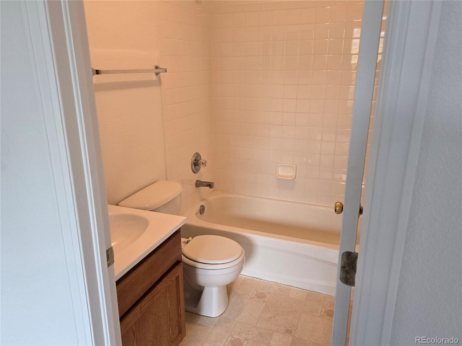 MLS Image #10 for 55606 e 28th place,strasburg, Colorado
