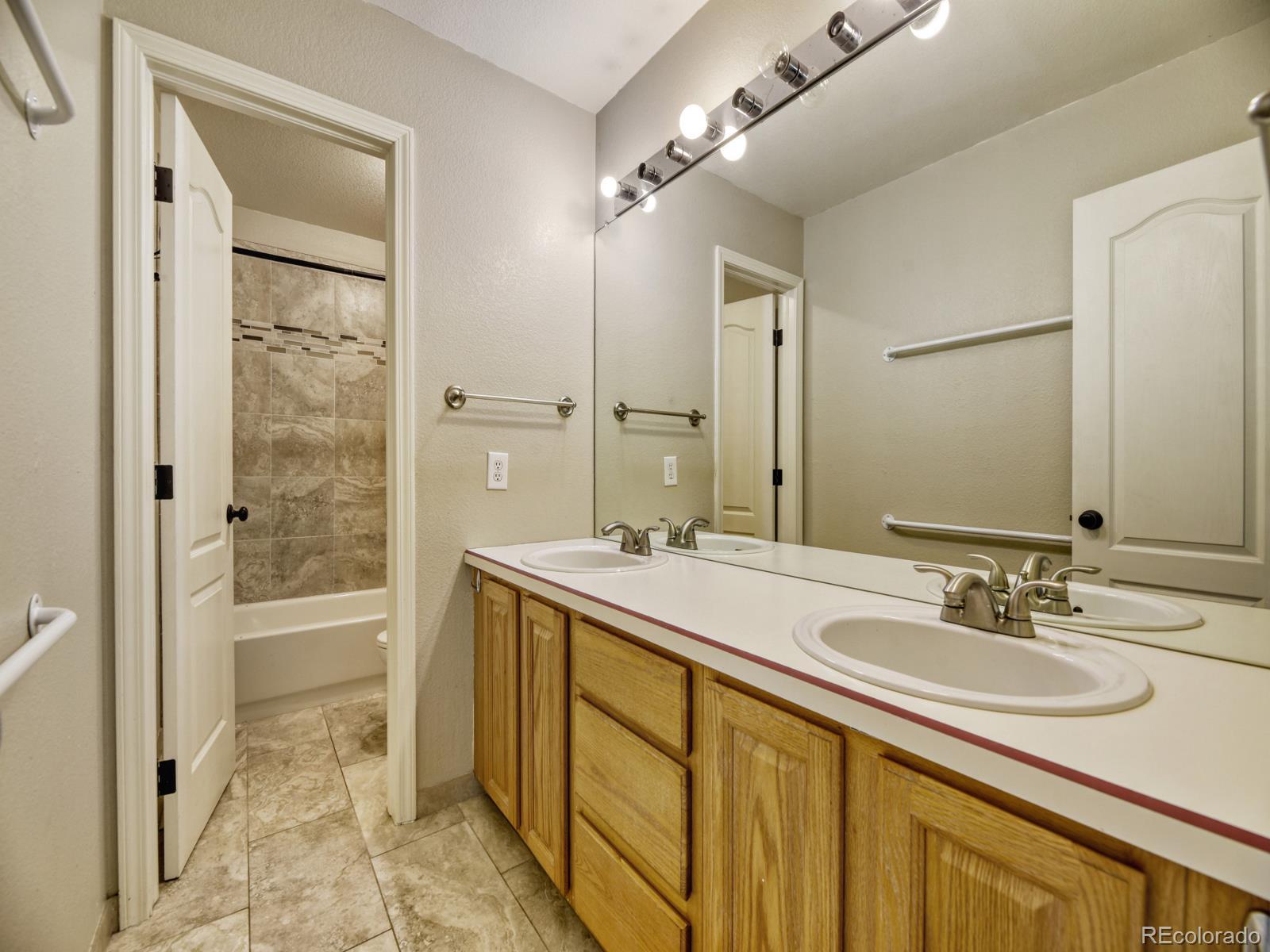 MLS Image #17 for 8037 s yukon way,littleton, Colorado
