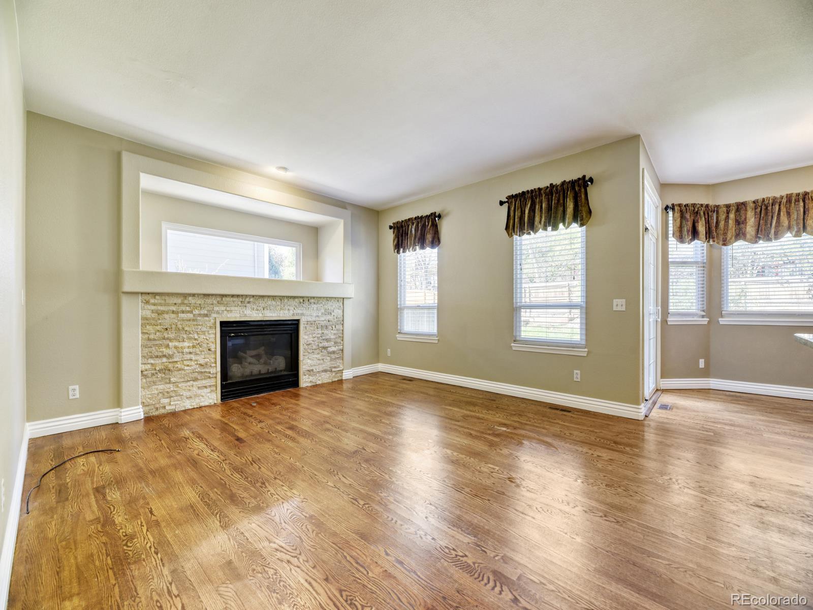 MLS Image #3 for 8037 s yukon way,littleton, Colorado
