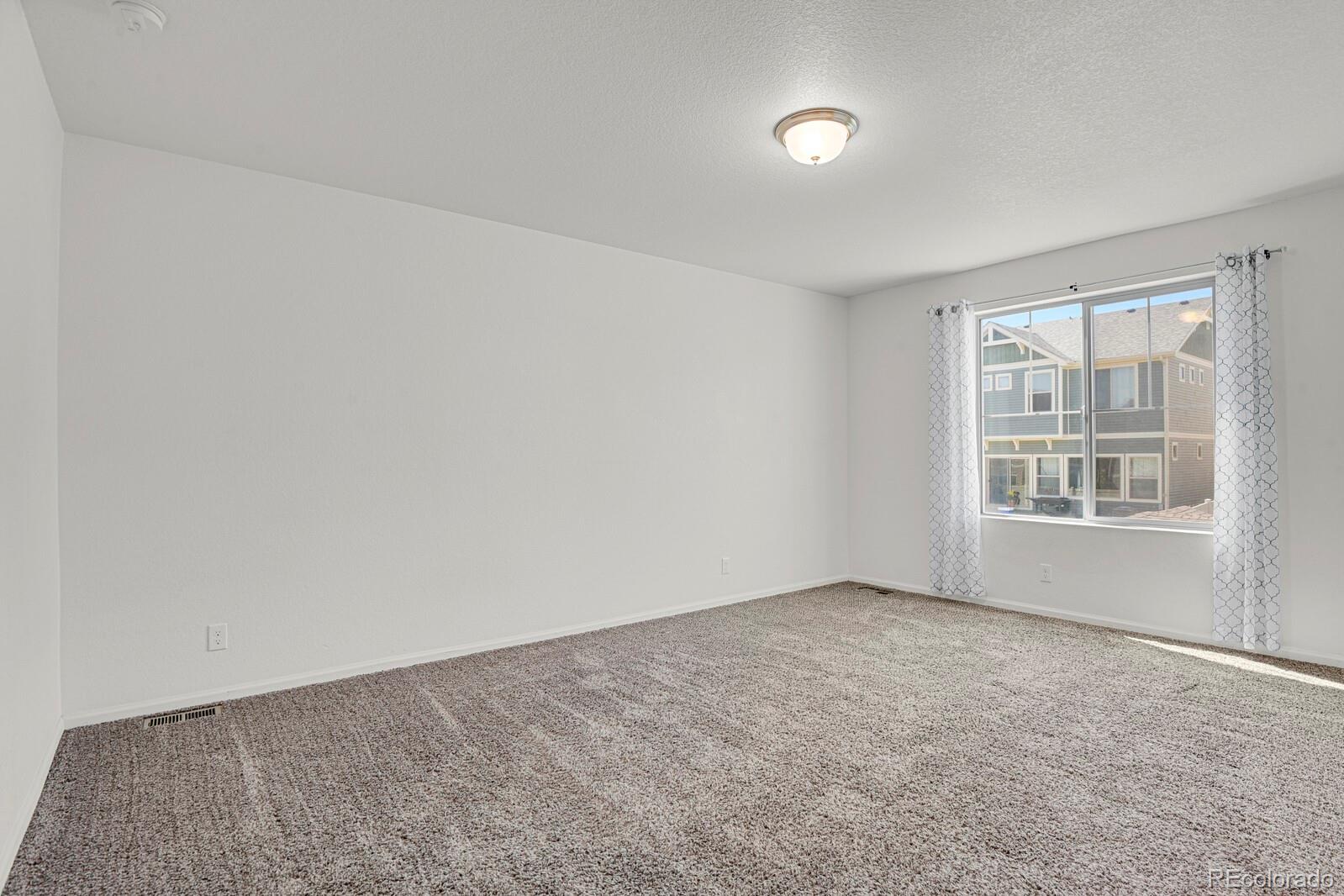 MLS Image #16 for 18190 e 52nd place,denver, Colorado