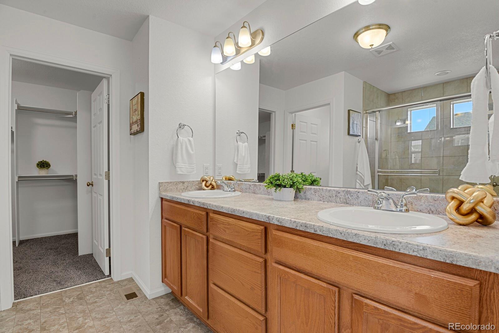 MLS Image #18 for 18190 e 52nd place,denver, Colorado
