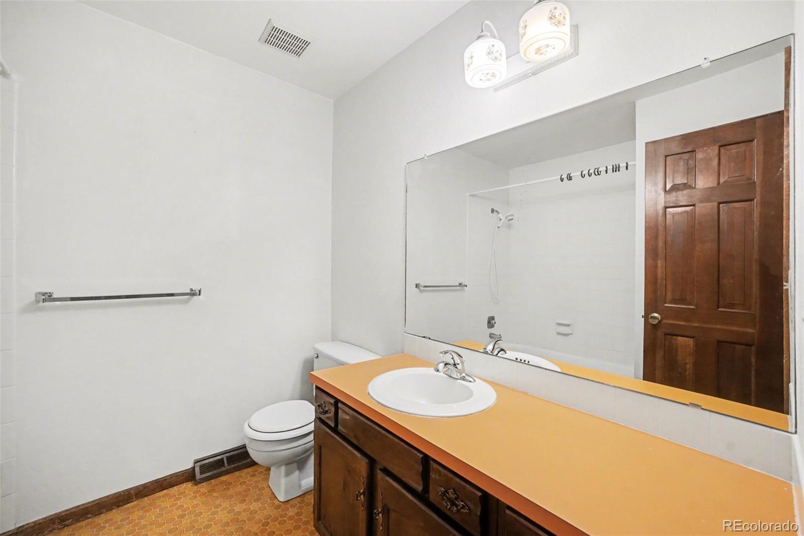 MLS Image #12 for 7555 s madison circle,centennial, Colorado