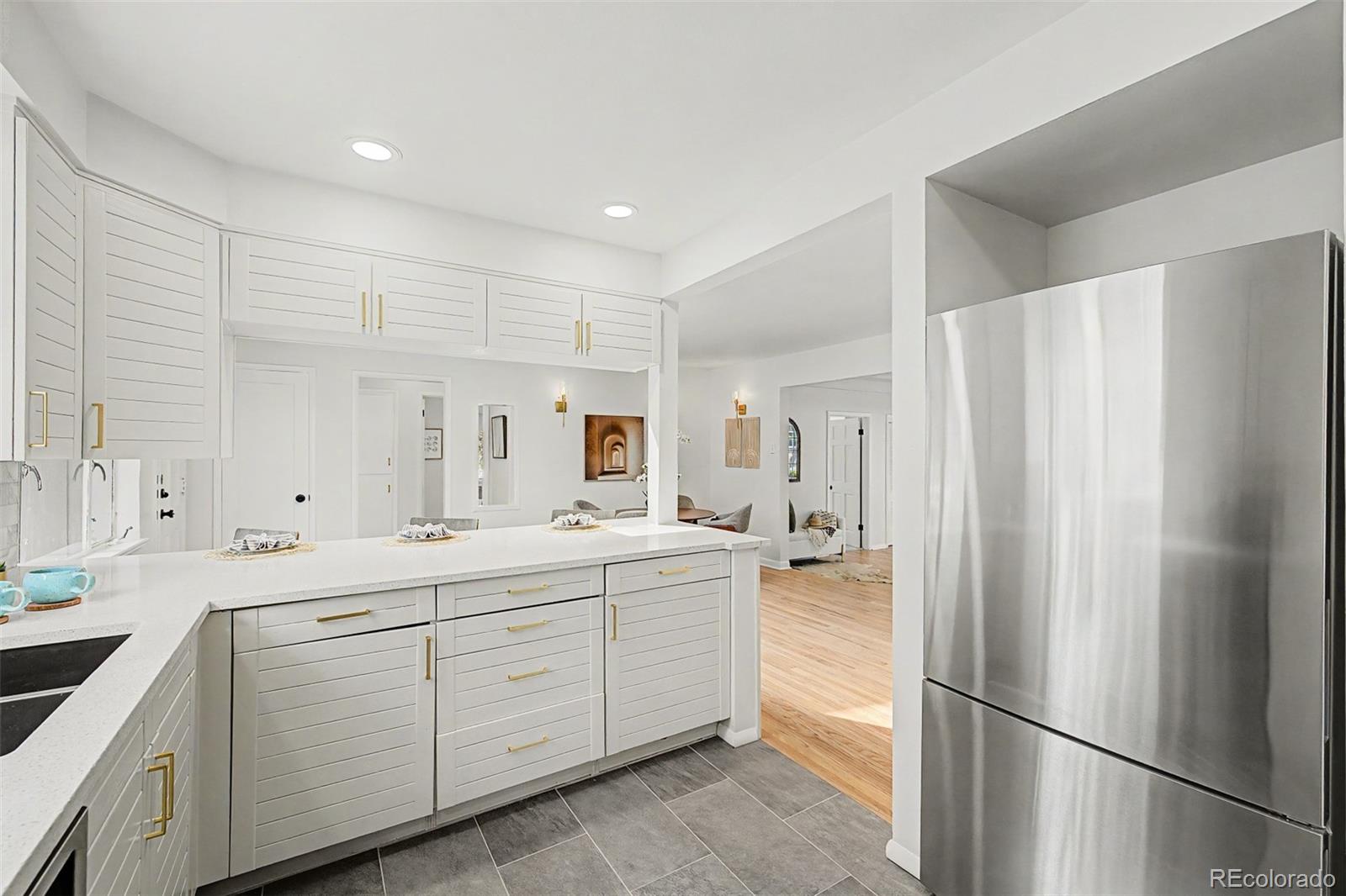 MLS Image #14 for 3201 e yale way,denver, Colorado