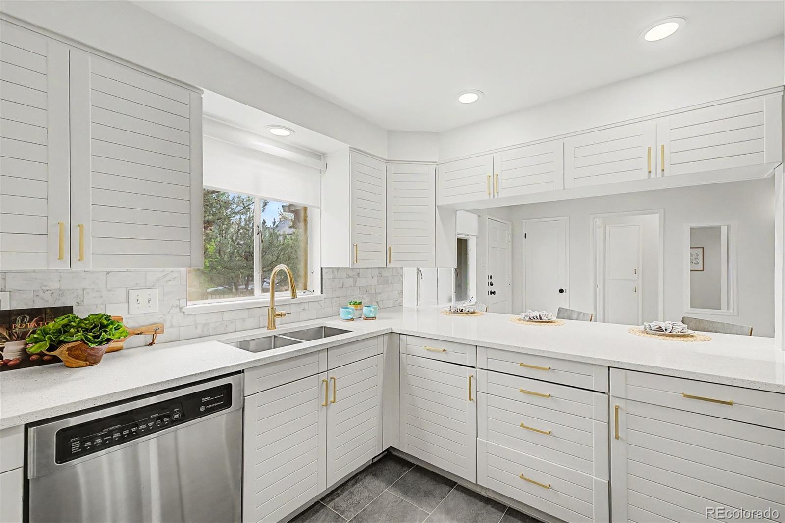 MLS Image #15 for 3201 e yale way,denver, Colorado