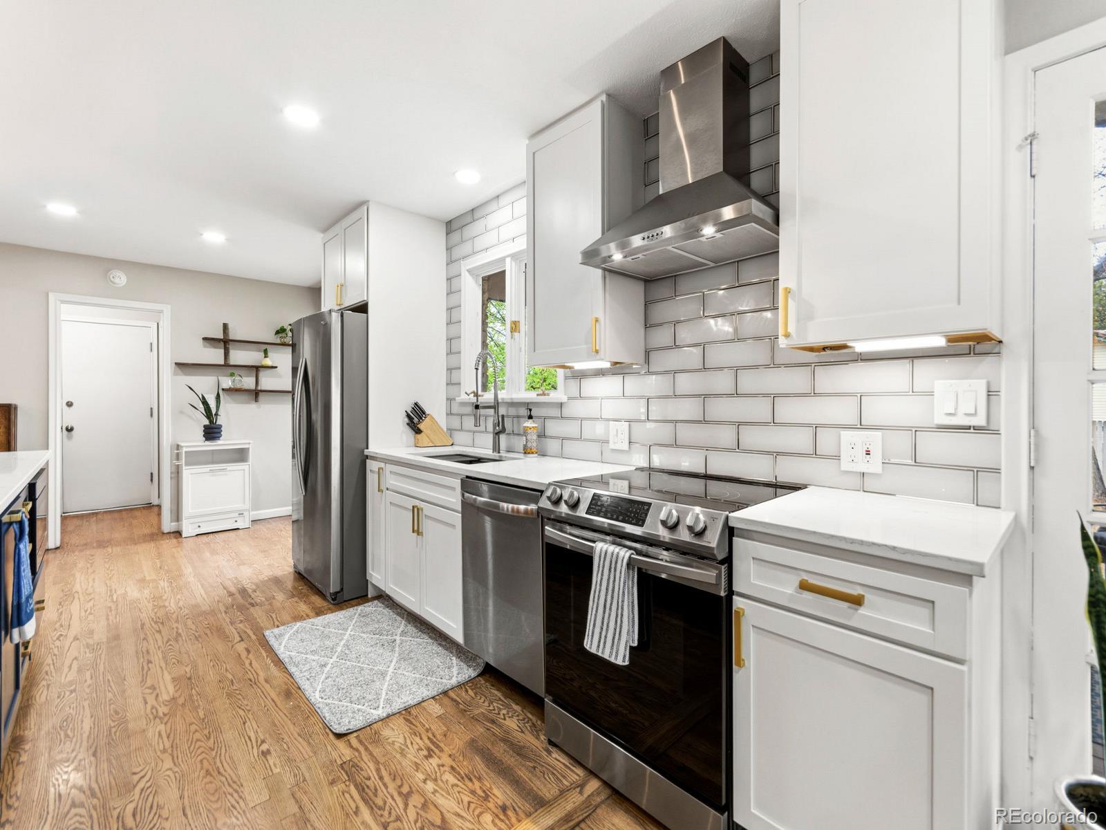 MLS Image #14 for 3620 s monaco parkway,denver, Colorado